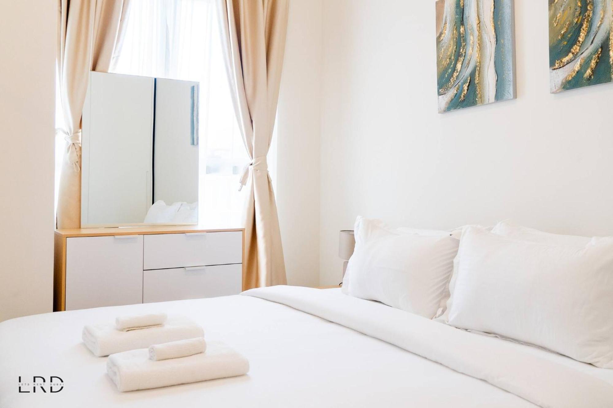 Apartment New Cozy 1br Hills Dubai